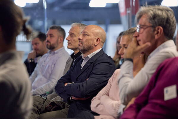 Zoom: 260324185617a_srgb_2500px.jpg